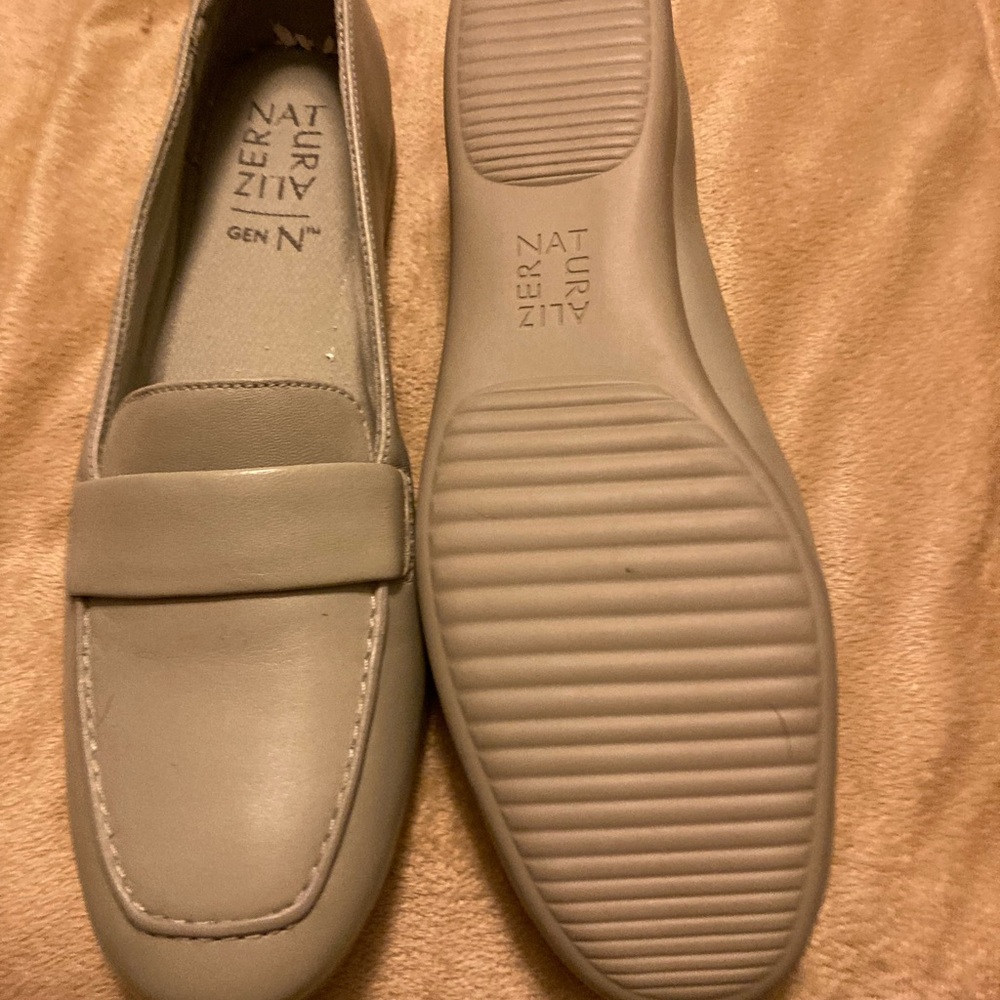 Naturalizer Womens Grey Loafers New Without Box